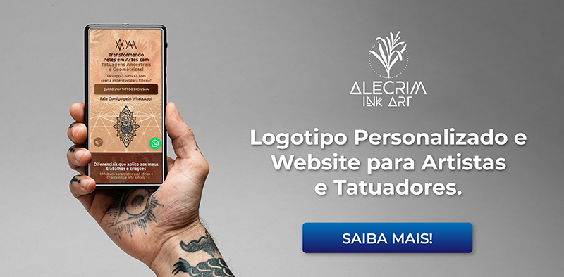 Celular na mão com site aberto